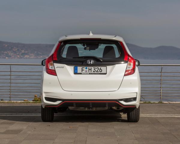 Фото Honda Jazz III Рестайлинг Хэтчбек 5 дв.