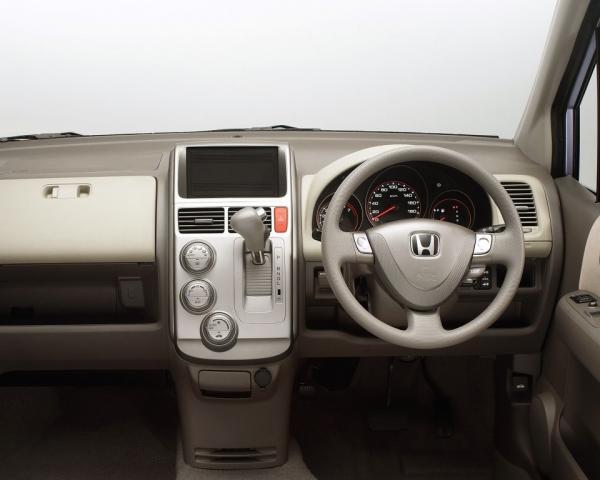 Фото Honda Mobilio I Рестайлинг Компактвэн