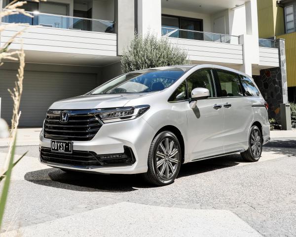 Фото Honda Odyssey V Рестайлинг 2 Минивэн