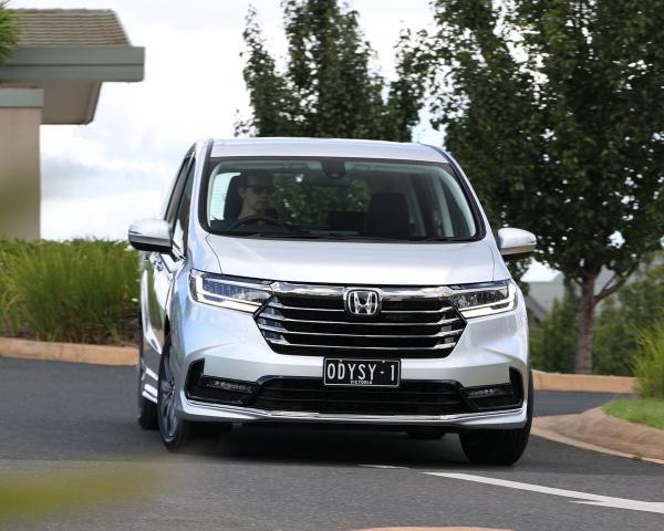 Фото Honda Odyssey V Рестайлинг 2 Минивэн