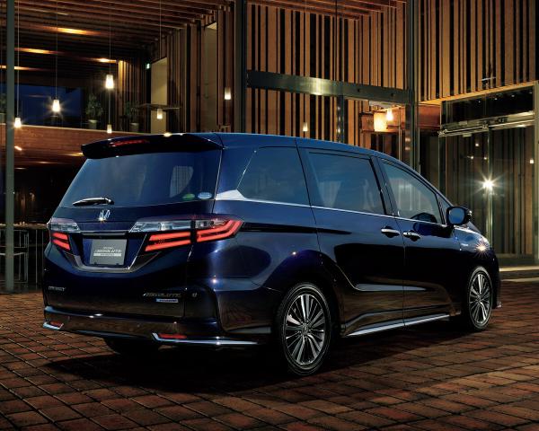 Фото Honda Odyssey V Рестайлинг Минивэн