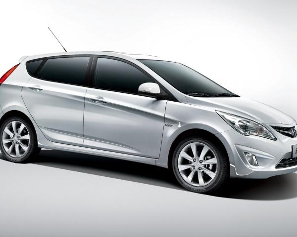 Фото Hyundai Verna III Хэтчбек 5 дв.