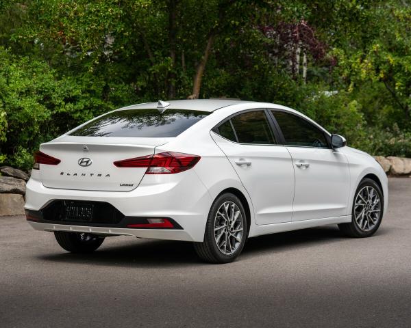 Фото Hyundai Elantra VI (AD) Рестайлинг Седан