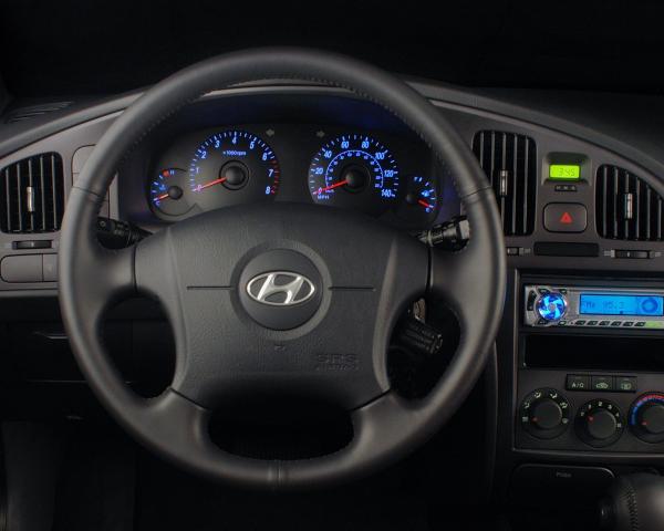 Фото Hyundai Elantra III (XD2) Рестайлинг Хэтчбек 5 дв.