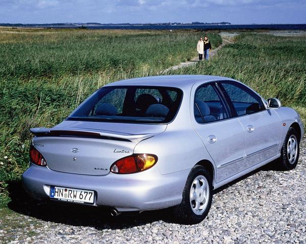 Фото Hyundai Elantra II (J2, J3) Седан