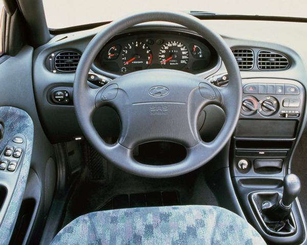 Фото Hyundai Elantra II (J2, J3) Седан