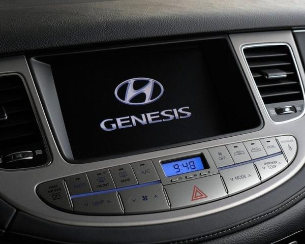 Фото Hyundai Genesis I Рестайлинг Седан