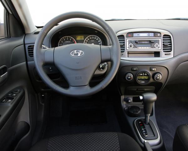 Фото Hyundai Verna II Хэтчбек 3 дв.