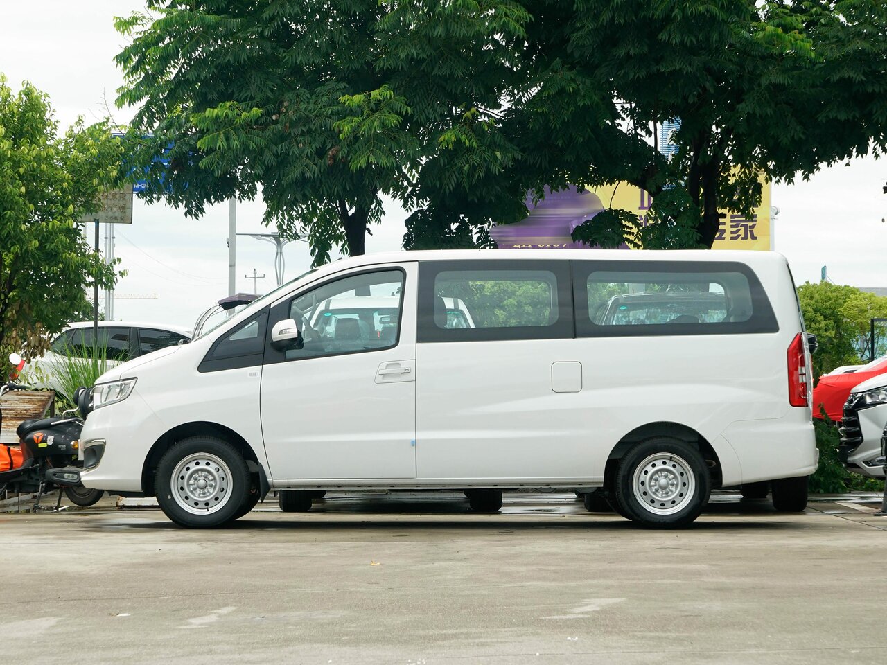 Фото Jac Refine M3 I Минивэн LWB
