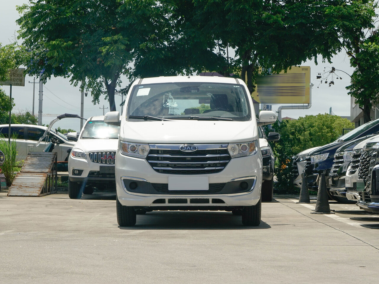 Фото Jac Refine M3 I Минивэн LWB