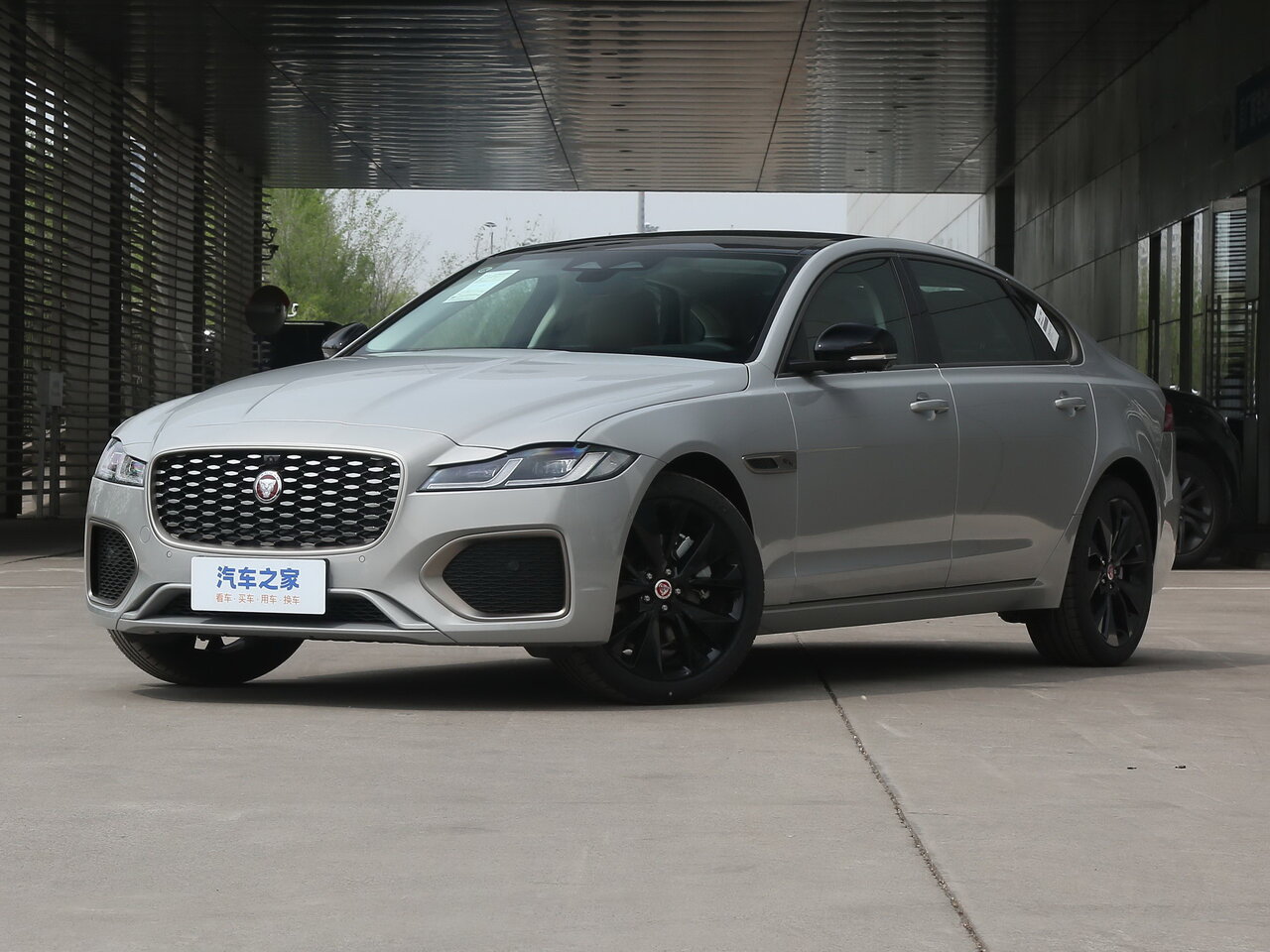 Фото Jaguar XF II Рестайлинг