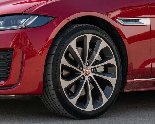 Фото Jaguar XE I Рестайлинг Седан L