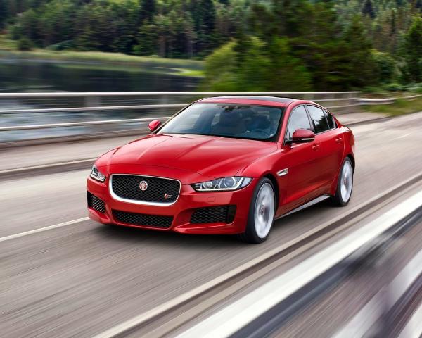 Фото Jaguar XE I Седан