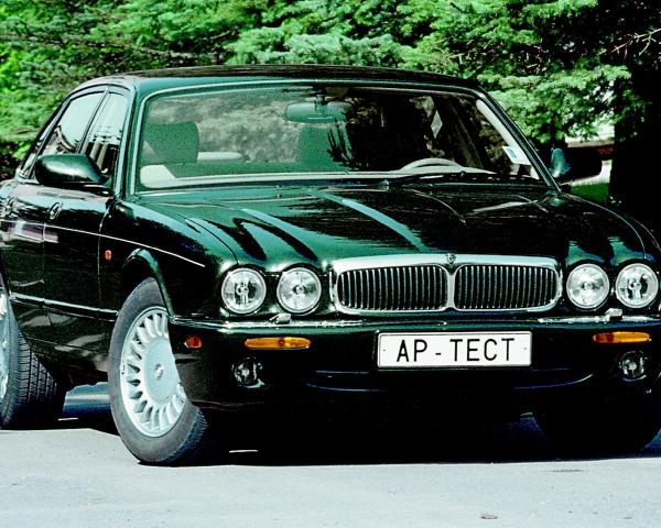 Фото Jaguar XJ II (X308) Седан