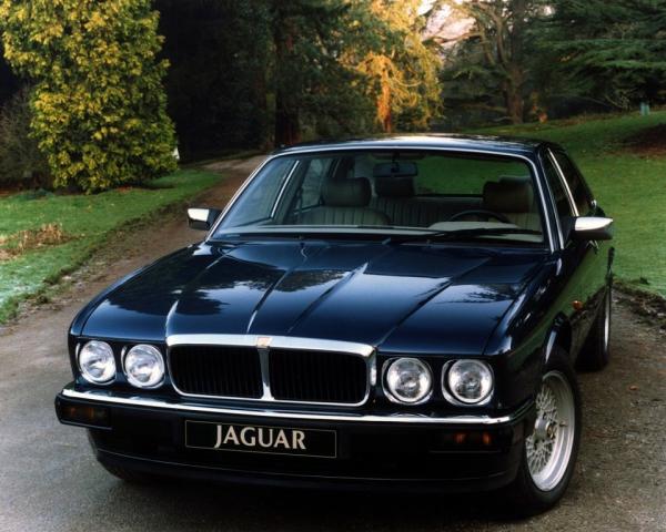 Фото Jaguar XJ II (XJ40) Седан