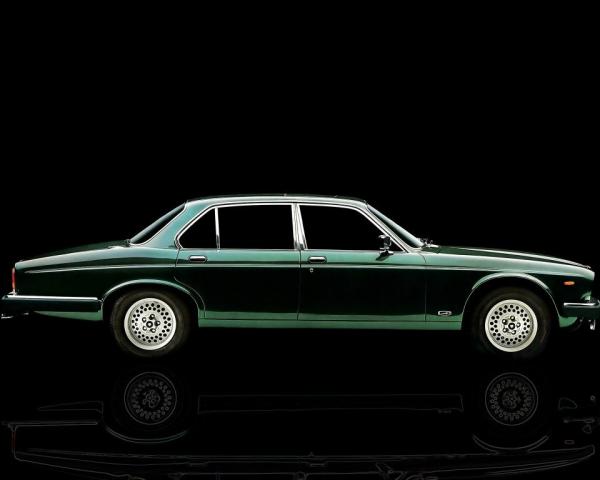 Фото Jaguar XJ I (Series 3) Седан