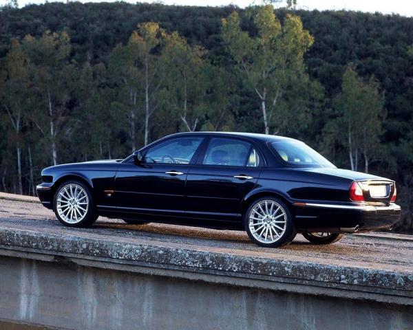 Фото Jaguar XJR III (X350) Седан