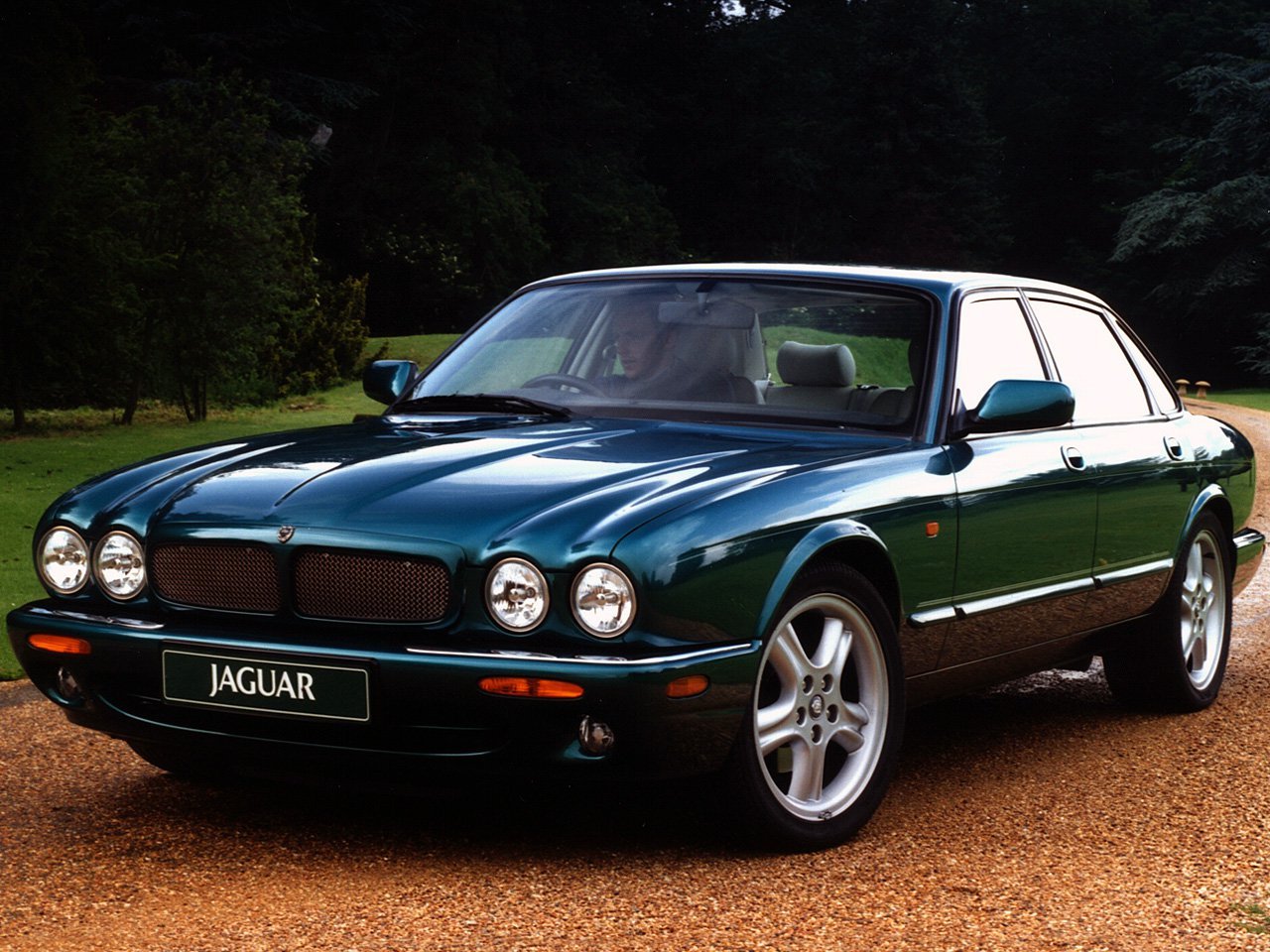 Фото Jaguar XJR II (X300)
