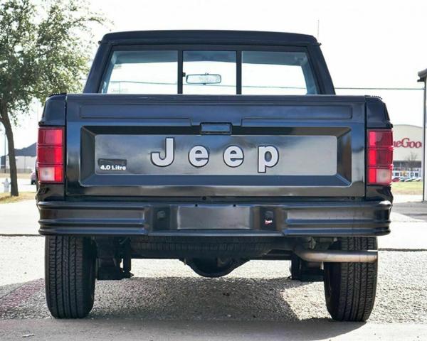 Фото Jeep Comanche I Пикап Одинарная кабина