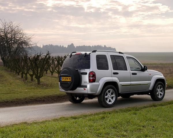 Фото Jeep Cherokee III (KJ) Рестайлинг Внедорожник 5 дв.