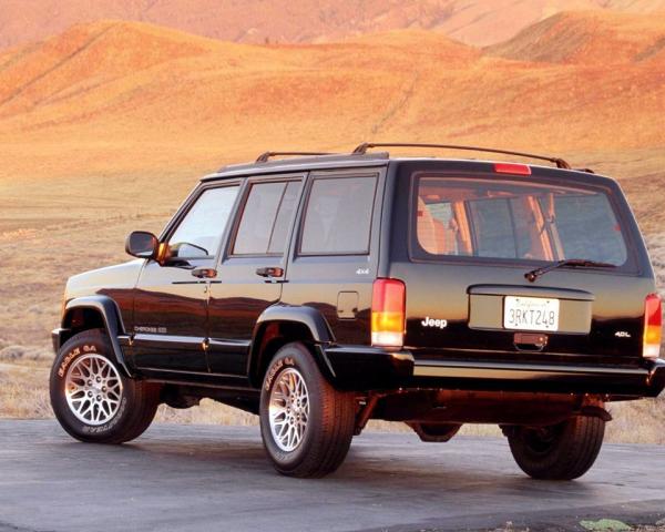 Фото Jeep Cherokee II (XJ) Внедорожник 5 дв.