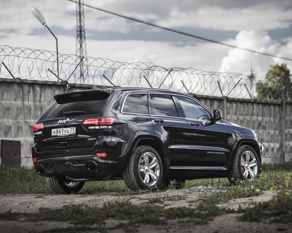 Фото Jeep Grand Cherokee WK2 Рестайлинг Внедорожник 5 дв. SRT