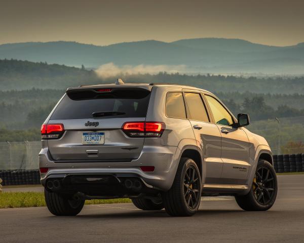 Фото Jeep Grand Cherokee WK2 Рестайлинг Внедорожник 5 дв. Trackhawk