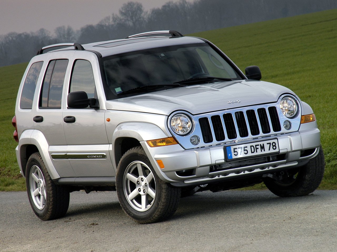 Фото Jeep Cherokee III (KJ) Рестайлинг