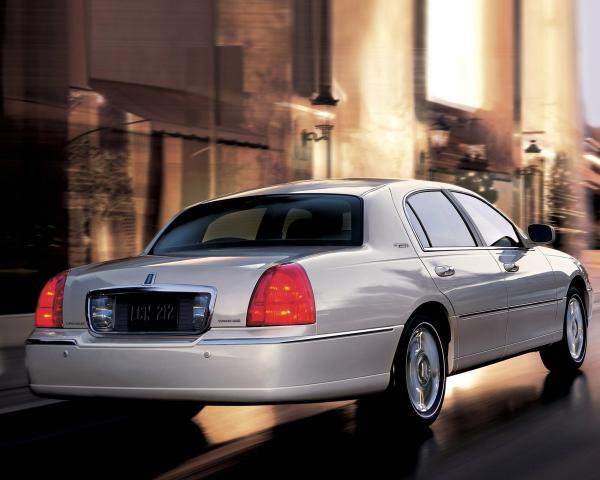 Фото Lincoln Town Car III Рестайлинг Седан