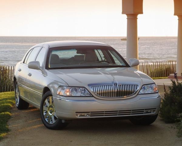 Фото Lincoln Town Car III Рестайлинг Седан