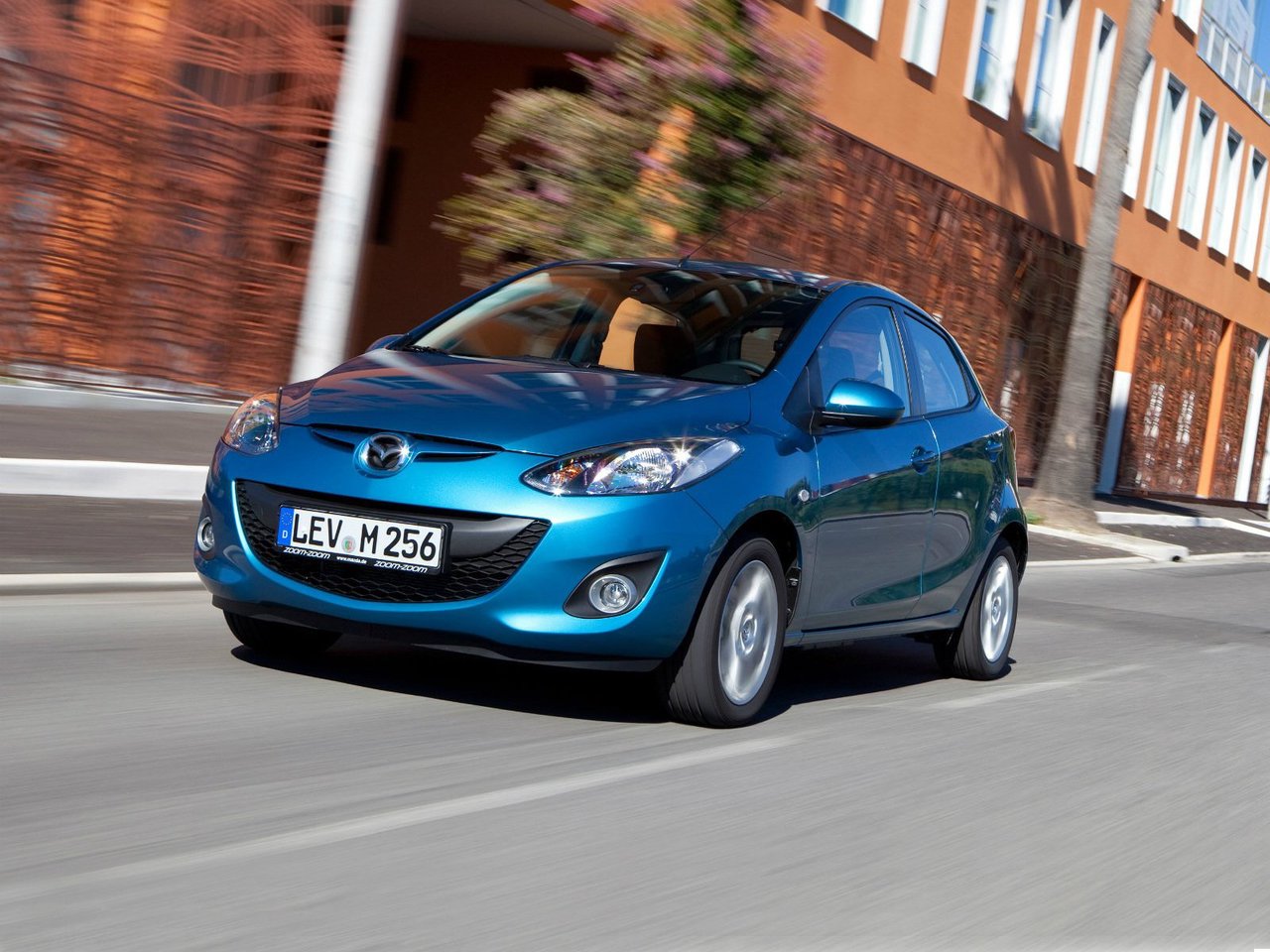 Фото Mazda 2 II Рестайлинг (DE2)