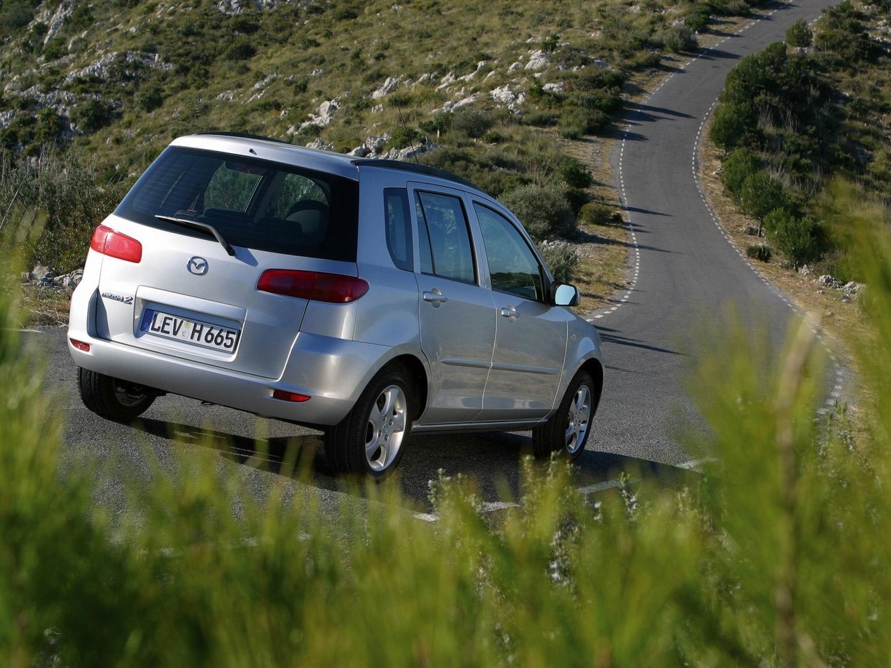 Фото Mazda 2 I (DY)