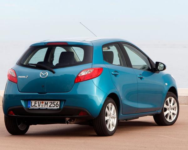 Фото Mazda 2 II Рестайлинг (DE2) Хэтчбек 5 дв.