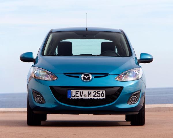 Фото Mazda 2 II Рестайлинг (DE2) Хэтчбек 5 дв.