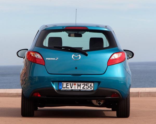 Фото Mazda 2 II Рестайлинг (DE2) Хэтчбек 5 дв.