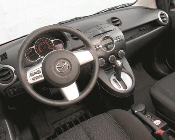 Фото Mazda 2 II (DE) Хэтчбек 5 дв.