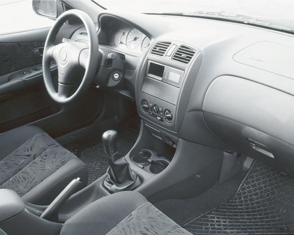 Фото Mazda 323 VI (BJ) Хэтчбек 5 дв.