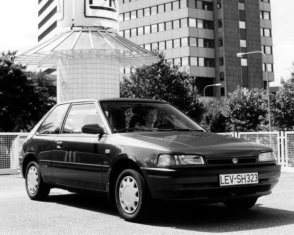 Фото Mazda 323 IV (BG) Хэтчбек 3 дв.