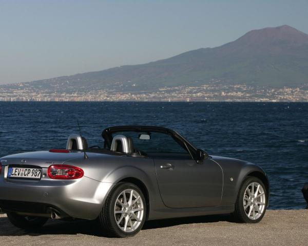 Фото Mazda MX-5 III (NC) Рестайлинг Родстер