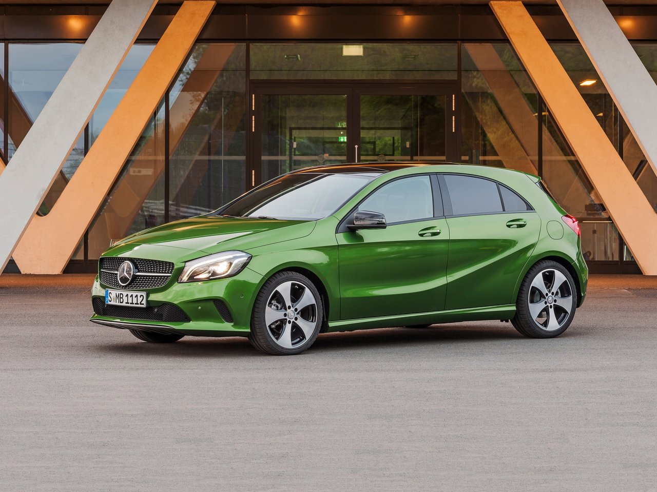 Фото Mercedes-Benz A-класс III (W176) Рестайлинг