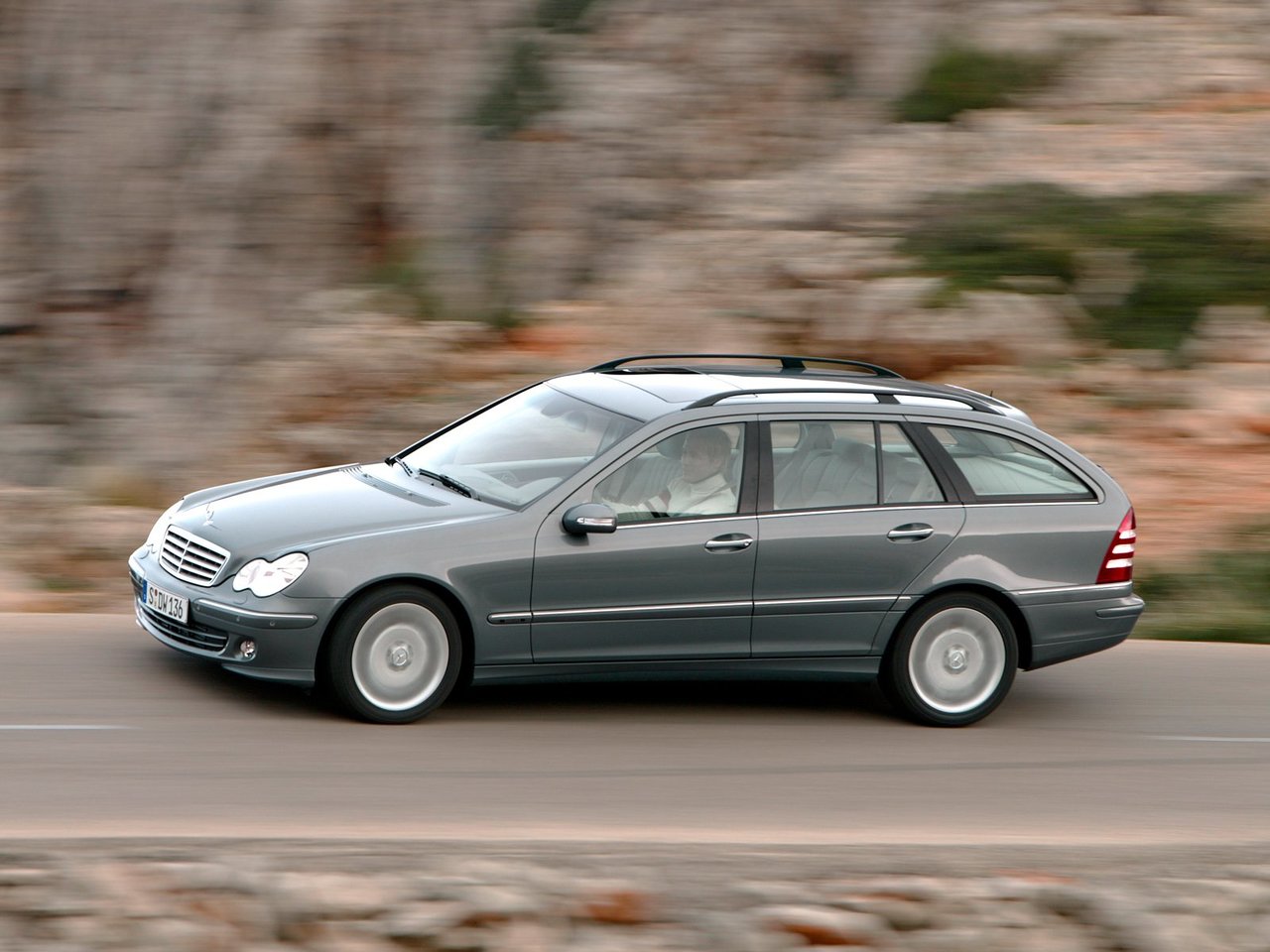 Характеристики 2.6 AT Бензин, Полный привод, Автомат, 170 л.с.  Mercedes-Benz C-класс 2 поколение (W203) Рестайлинг 2004 - 2008, Универсал  5 дв.