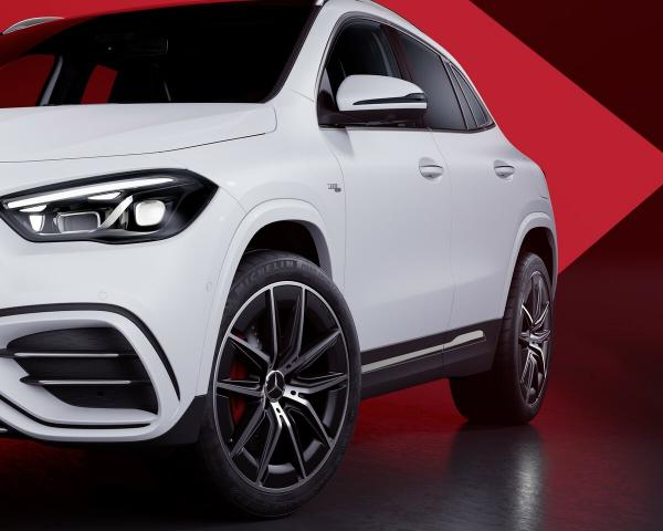 Фото Mercedes-Benz GLA AMG II (H247) Рестайлинг Внедорожник 5 дв.