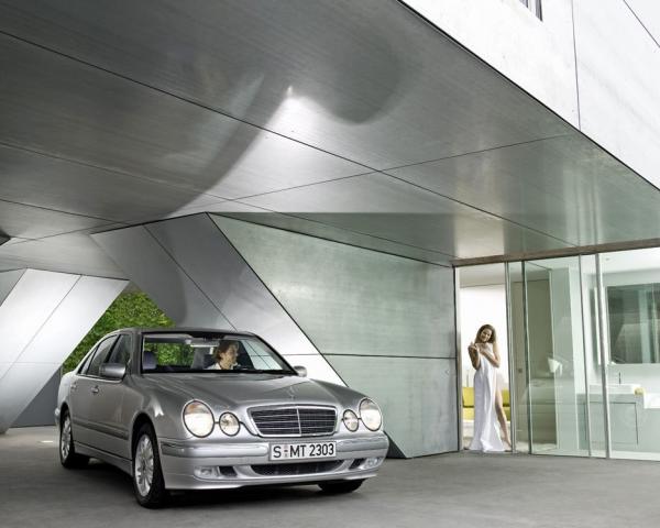 Фото Mercedes-Benz E-класс II (W210, S210) Рестайлинг Седан