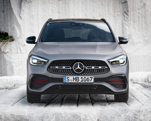 Фото Mercedes-Benz GLA H247 Внедорожник 5 дв.