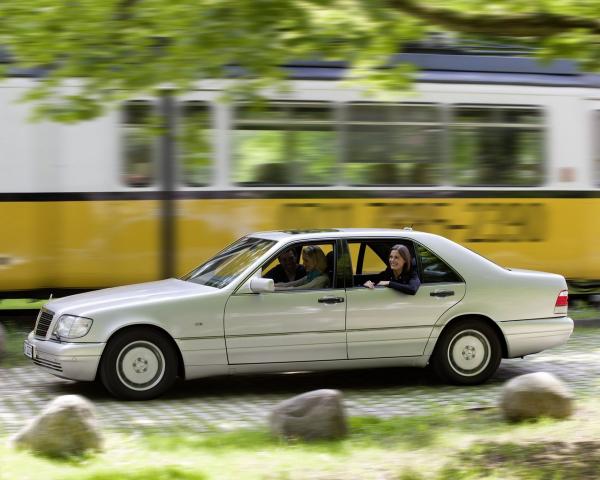 Фото Mercedes-Benz S-класс III (W140) Седан