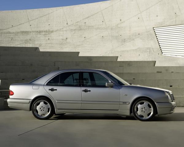 Фото Mercedes-Benz E-класс AMG II (W210, S210) Седан