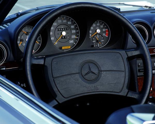 Фото Mercedes-Benz SL-класс III (R107) Родстер