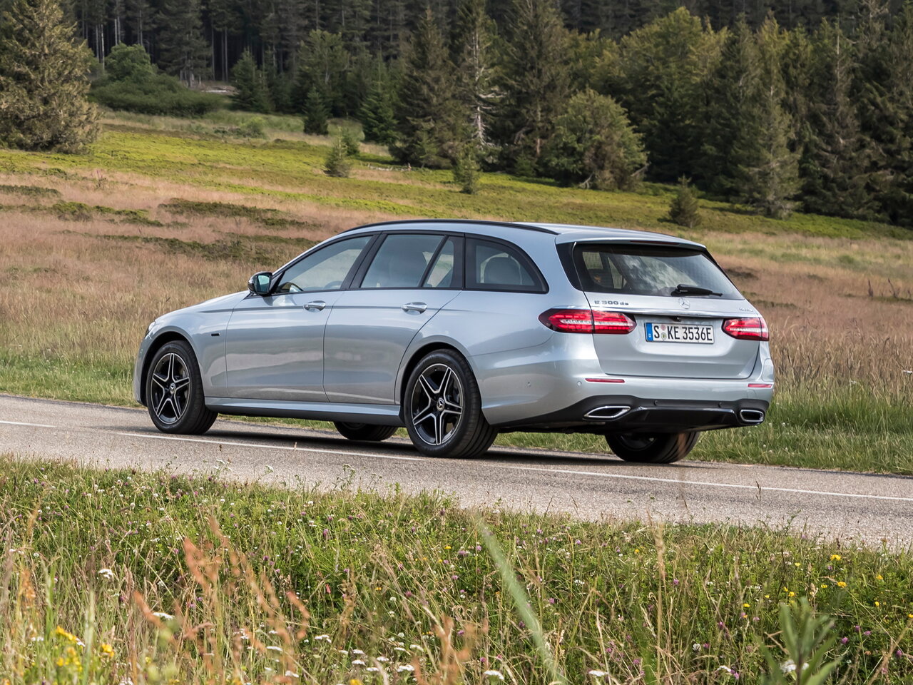 Характеристики 2.0 AT Гибрид, Полный привод, Автомат, 306 л.с.  Mercedes-Benz E-класс 5 поколение (W213, S213, C238) Рестайлинг 2020 -  сегодня, Универсал 5 дв.