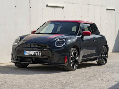 Фото Mini Hatch IV (F66/J01) Хэтчбек 3 дв. JCW Electric