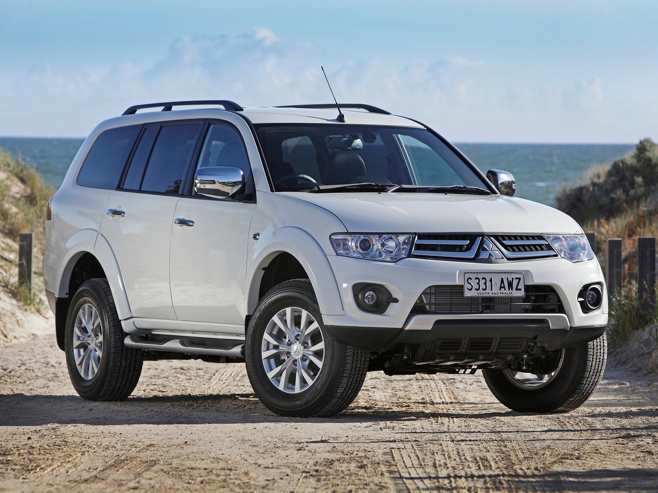 Фото Mitsubishi Challenger II Рестайлинг